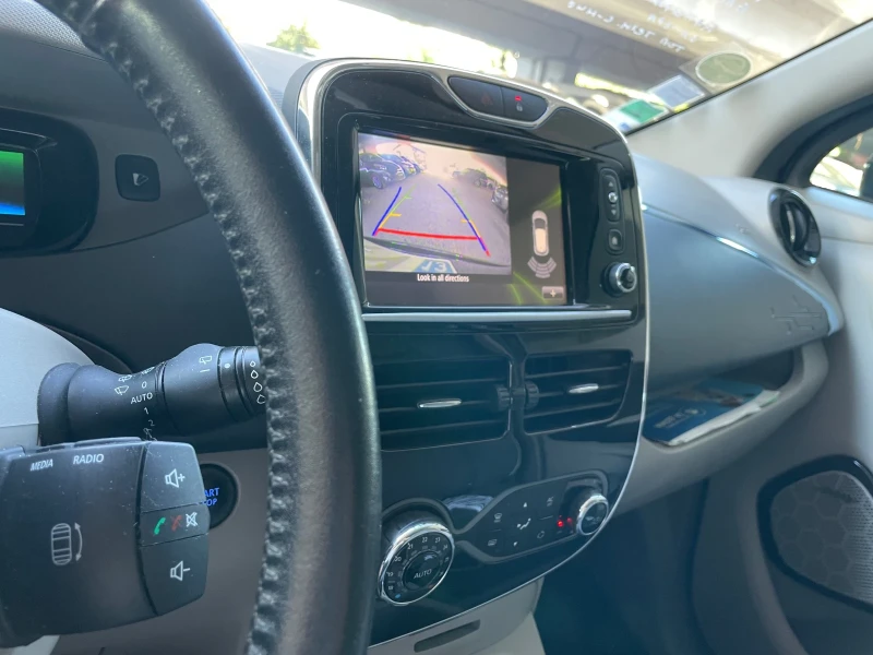 Renault Zoe 278лв на месец///Intens/// Bose /// continental , снимка 4 - Автомобили и джипове - 50816898