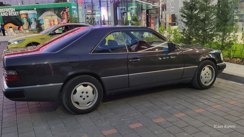 Mercedes-Benz 124 220CE, снимка 4 - Автомобили и джипове - 52292517