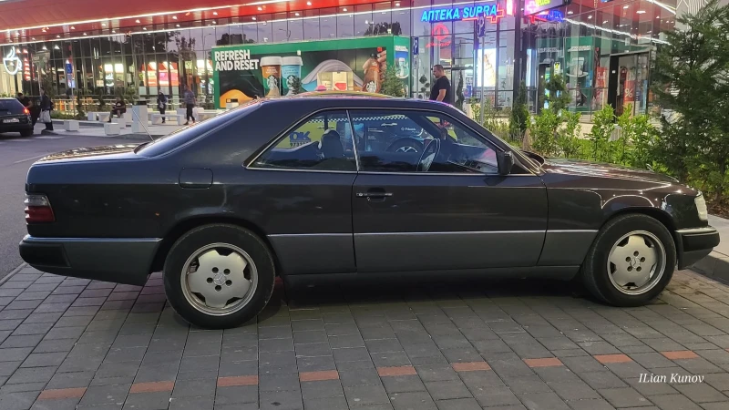 Mercedes-Benz 124 220CE, снимка 6 - Автомобили и джипове - 52292517
