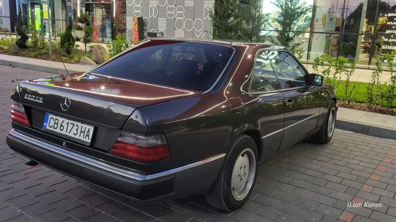 Mercedes-Benz 124 220CE, снимка 3 - Автомобили и джипове - 52292517