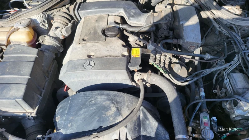 Mercedes-Benz 124 220CE, снимка 12 - Автомобили и джипове - 52292517