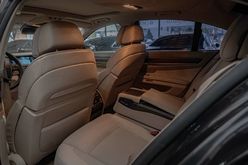 BMW 750 Distronic/HuD/Soft Close/Lane Assist/Обдухване/Кам, снимка 8 - Автомобили и джипове - 52159921