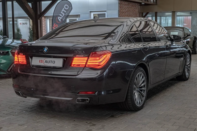 BMW 750 Distronic/HuD/Soft Close/Lane Assist/Обдухване/Кам, снимка 4 - Автомобили и джипове - 52159921