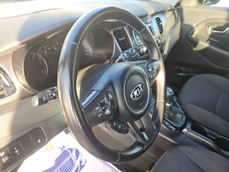 Kia Carens 1.7 crdi, снимка 10 - Автомобили и джипове - 52442596