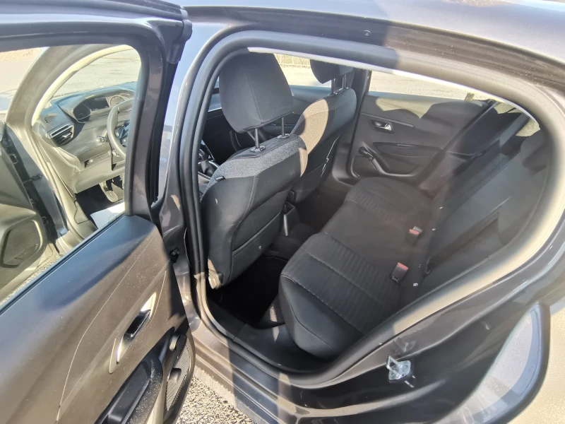 Peugeot 208 NEW 1.2i EURO6, снимка 11 - Автомобили и джипове - 53414712