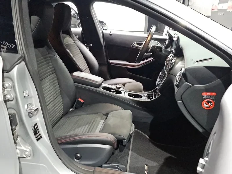 Mercedes-Benz CLA 220 Amg Line, снимка 12 - Автомобили и джипове - 55059090
