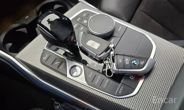BMW 320 D M Пакет Head up Шибидах 2 Ключа, снимка 10 - Автомобили и джипове - 55655171