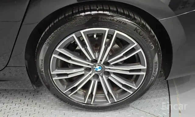 BMW 320 D M Пакет Head up Шибидах 2 Ключа, снимка 5 - Автомобили и джипове - 55655171