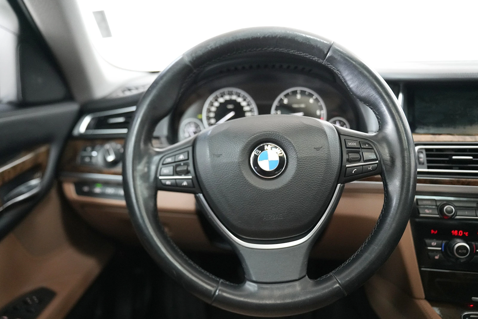 BMW 740 d xDrive Facelift АВТОМОБИЛА ИМА ДРЕБНИ ЗАБЕЛЕЖКИ - изображение 10