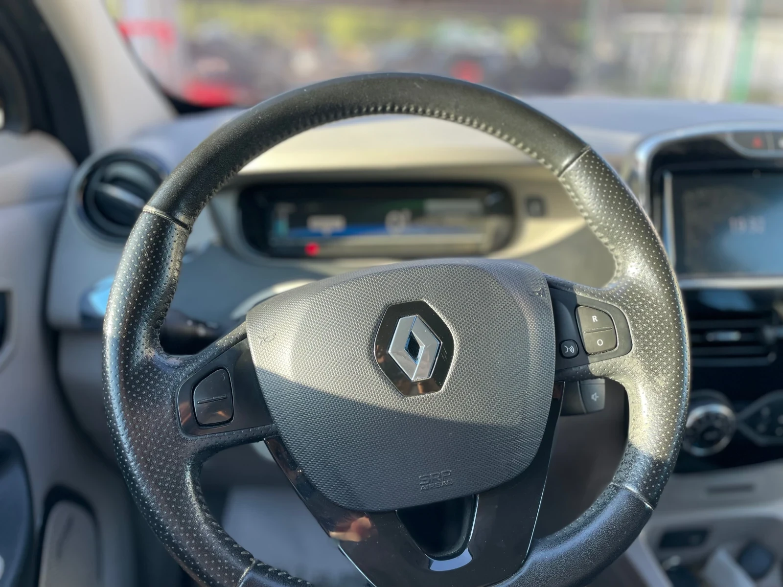Renault Zoe Interns/// Bose /// continental  - изображение 5