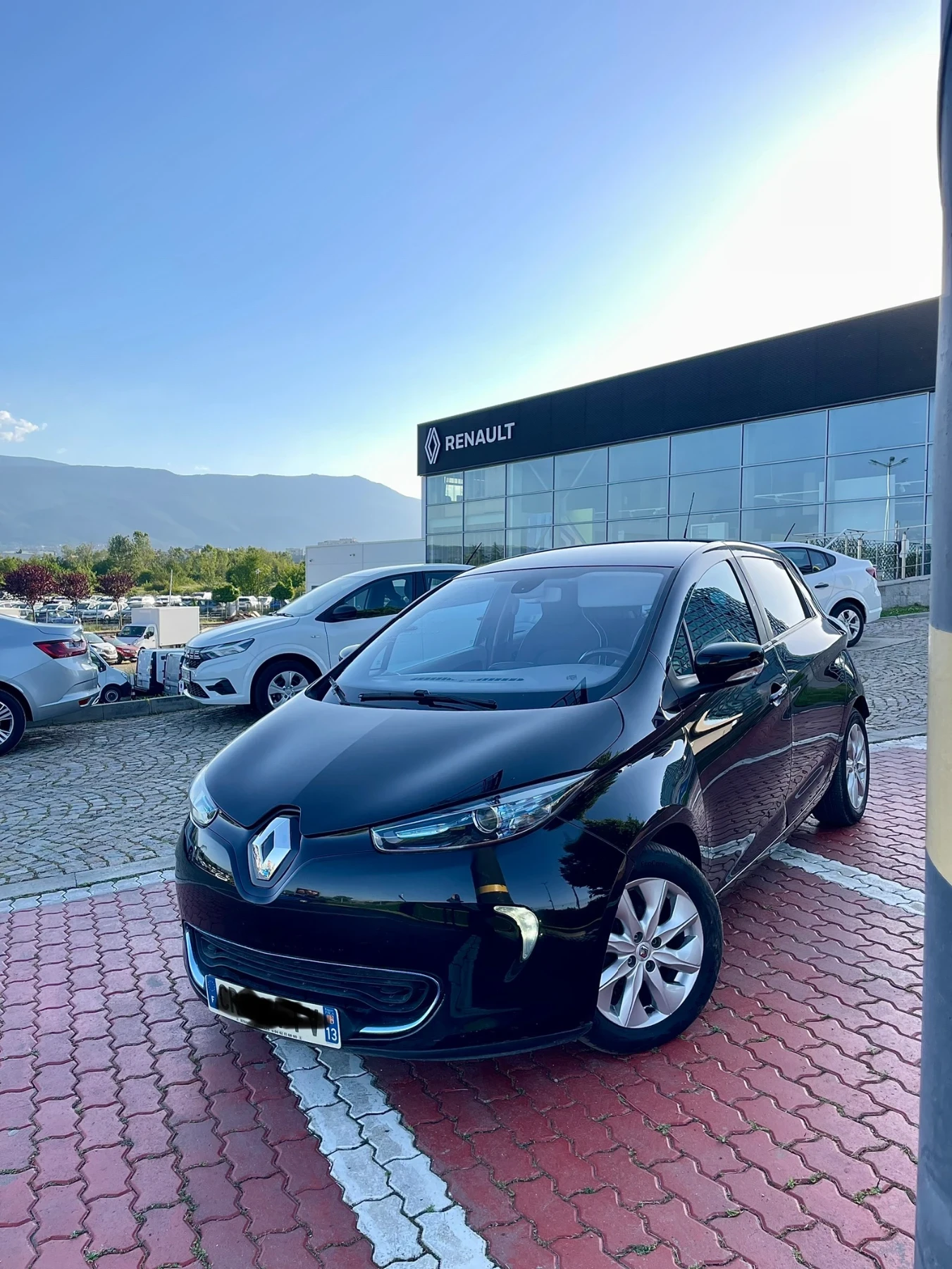 Renault Zoe Interns/// Bose /// continental  - изображение 2