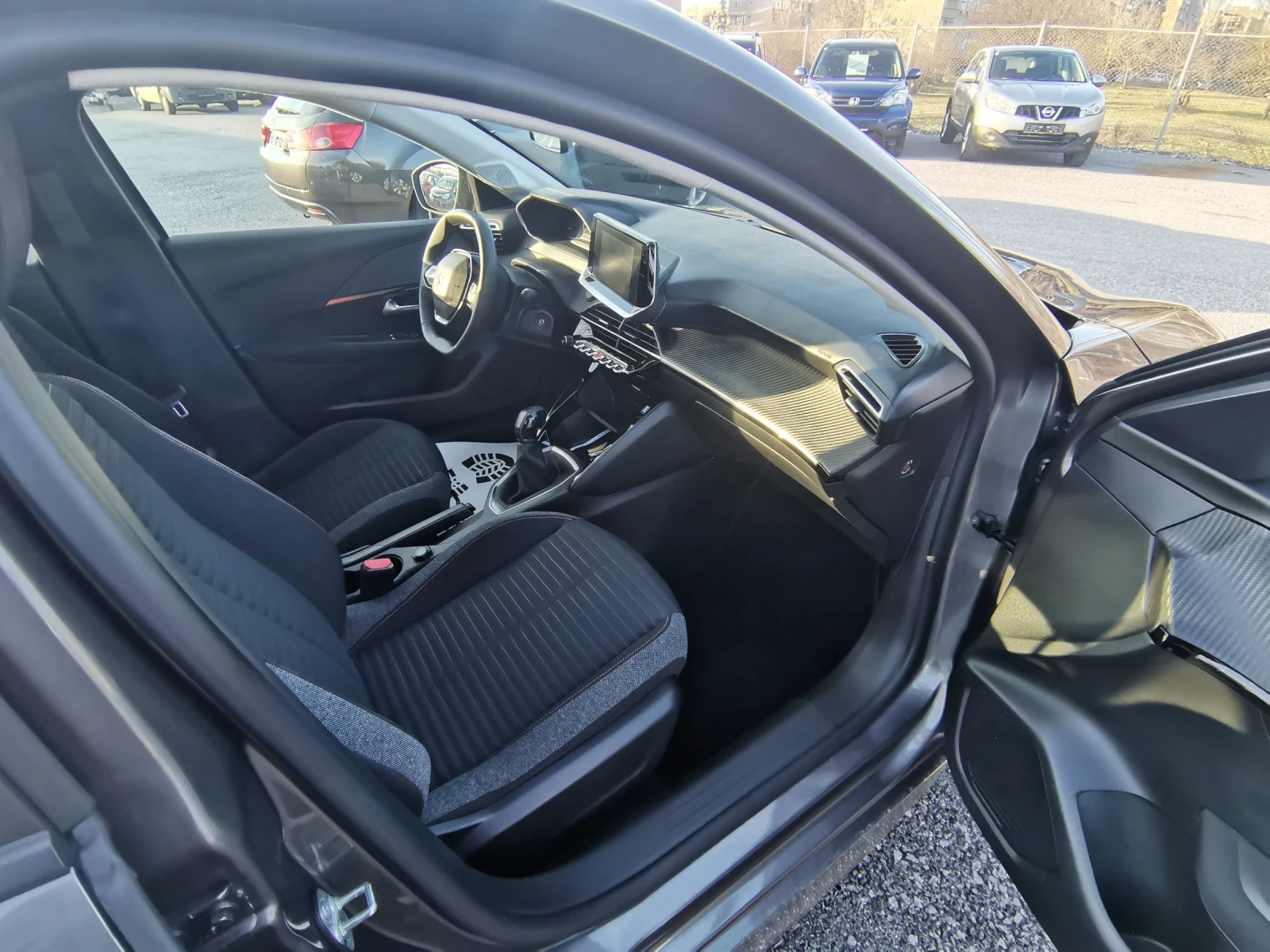 Peugeot 208 NEW 1.2i EURO6 - изображение 8