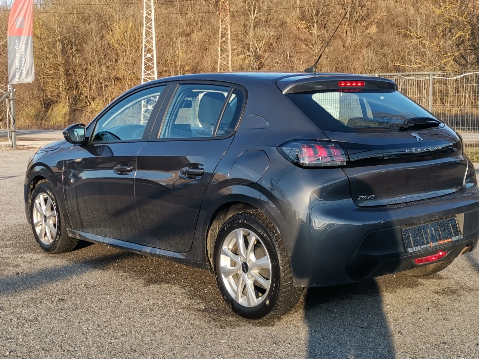 Peugeot 208 NEW 1.2i EURO6 - изображение 3