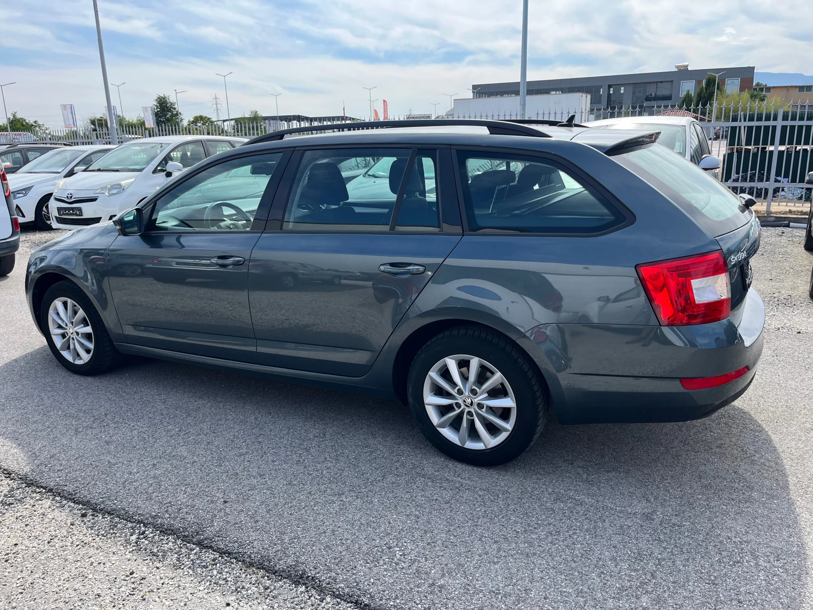 Skoda Octavia 1.6 TDI 4X4 - изображение 3