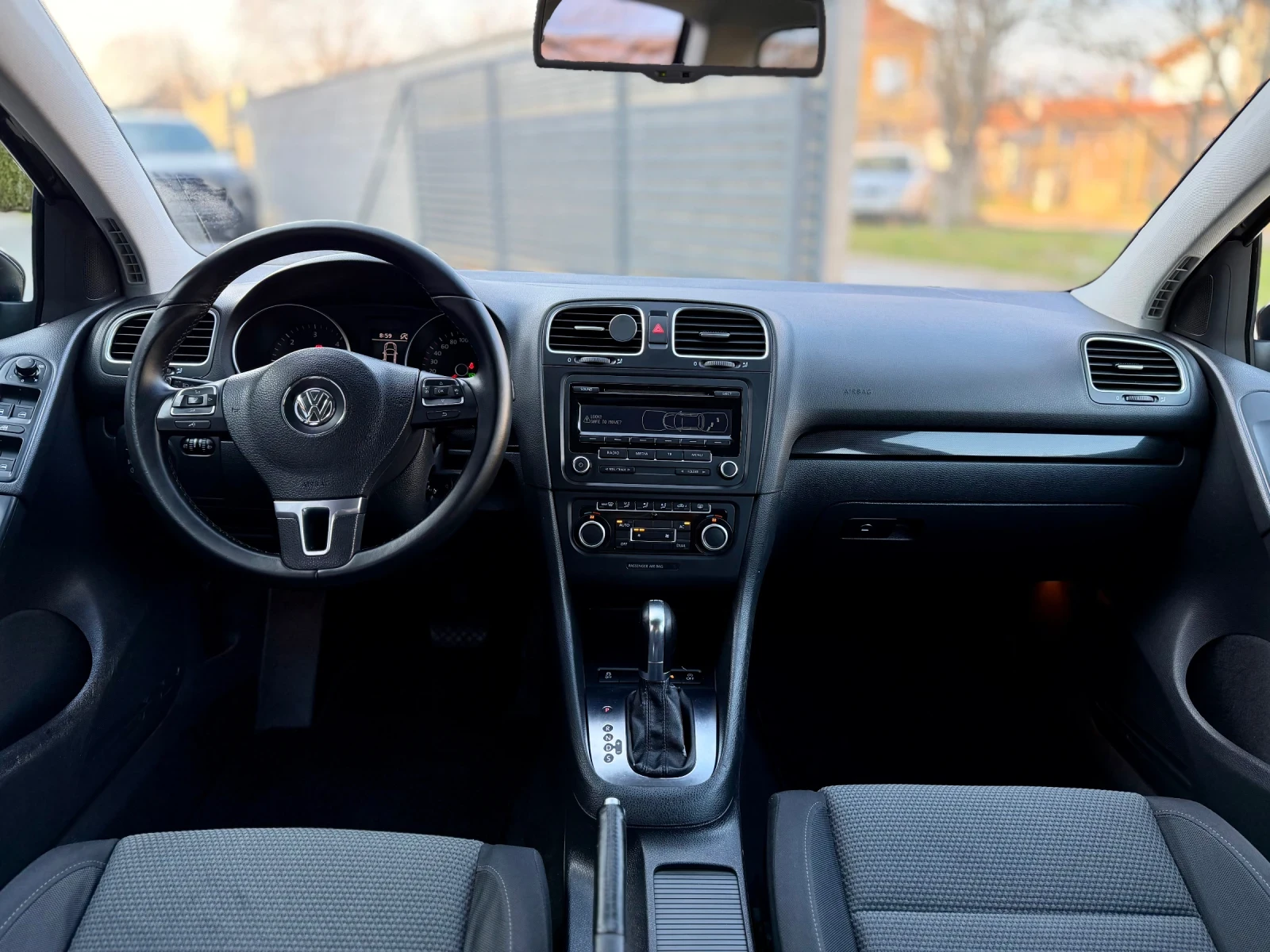 VW Golf 1.6 TDI BlueMotion AVTOMAT, снимка 16 - Автомобили и джипове - 53740463