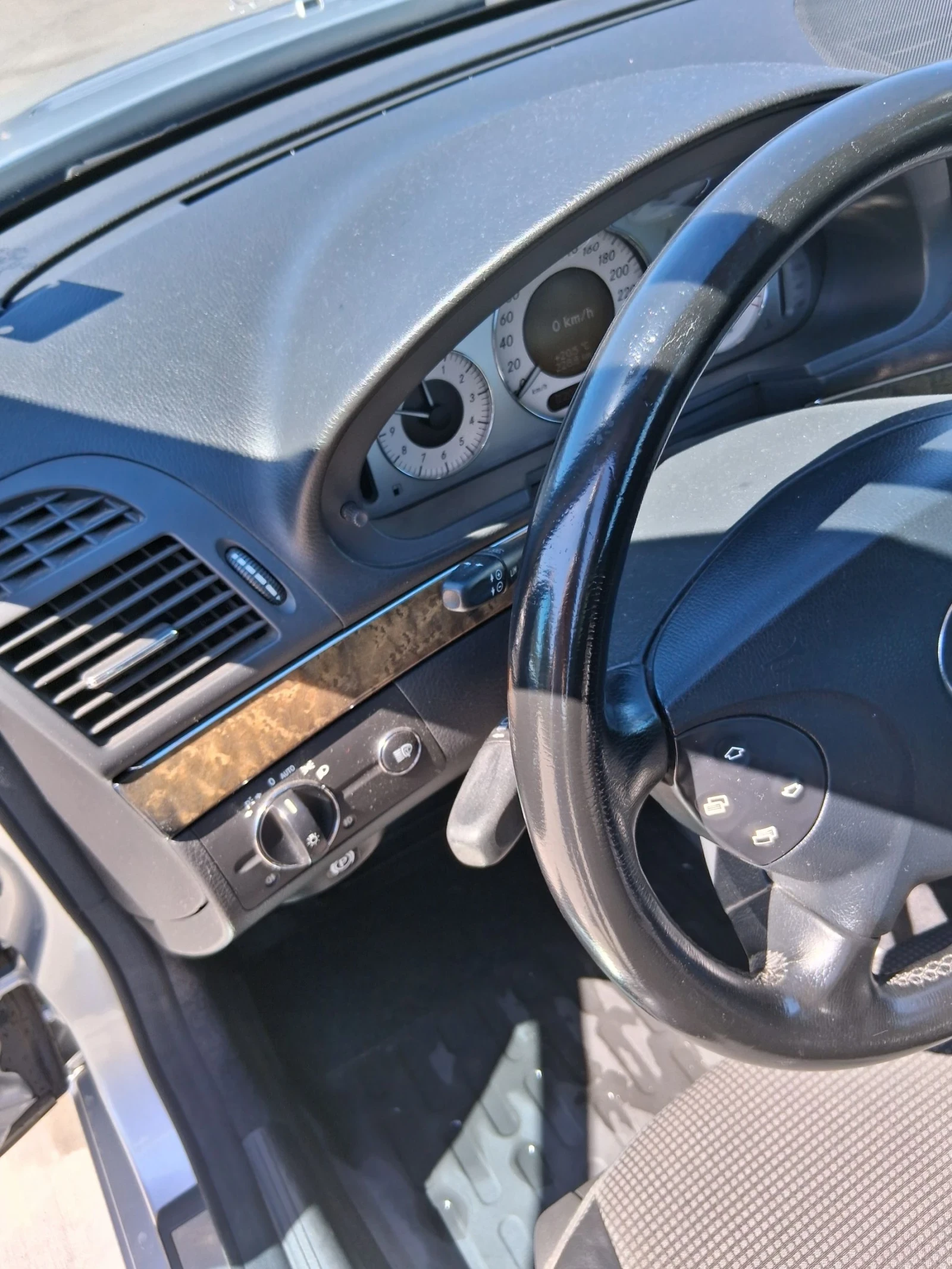 Mercedes-Benz E 320, снимка 4 - Автомобили и джипове - 53752796