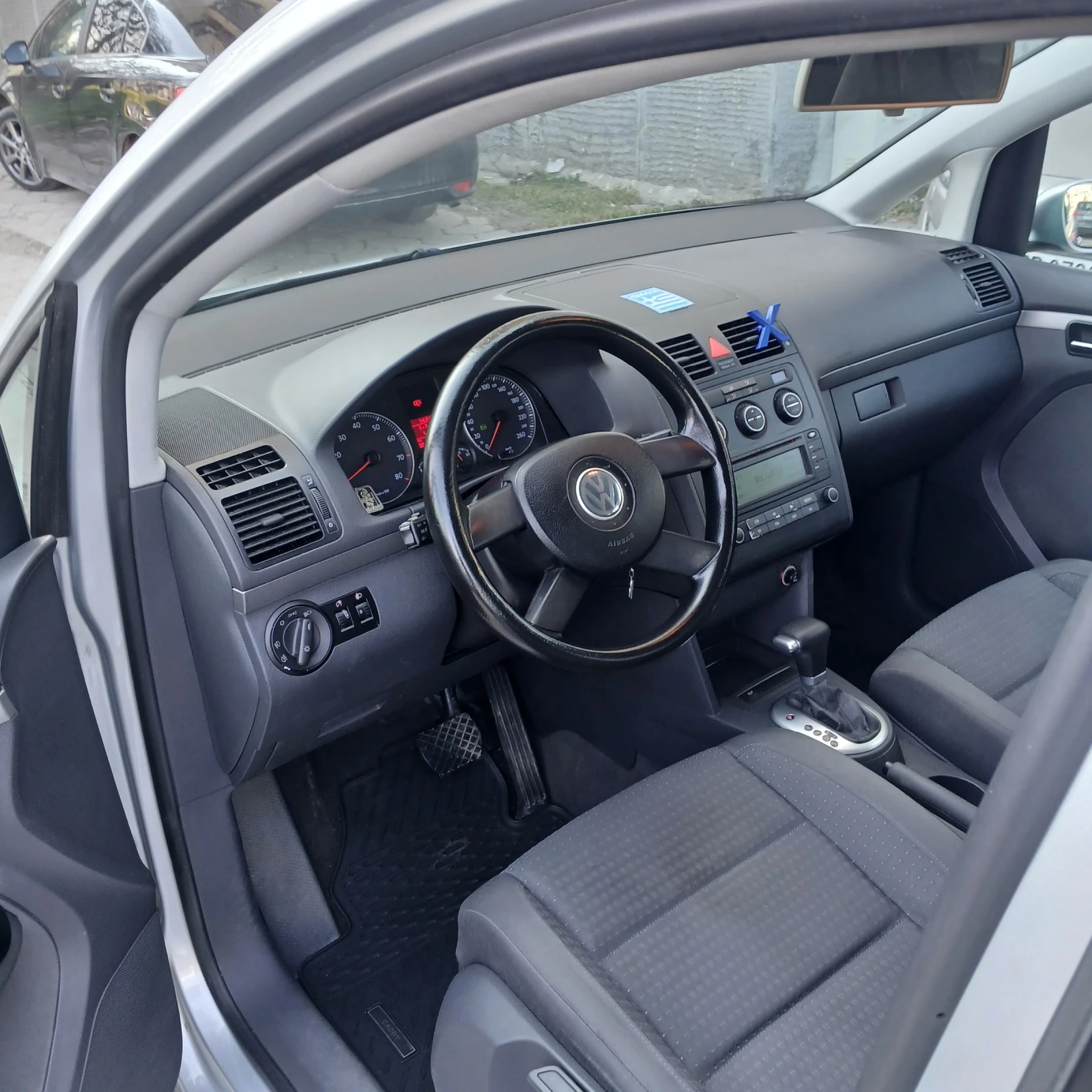 VW Touran АВТОМАТИК , снимка 12 - Автомобили и джипове - 53861462