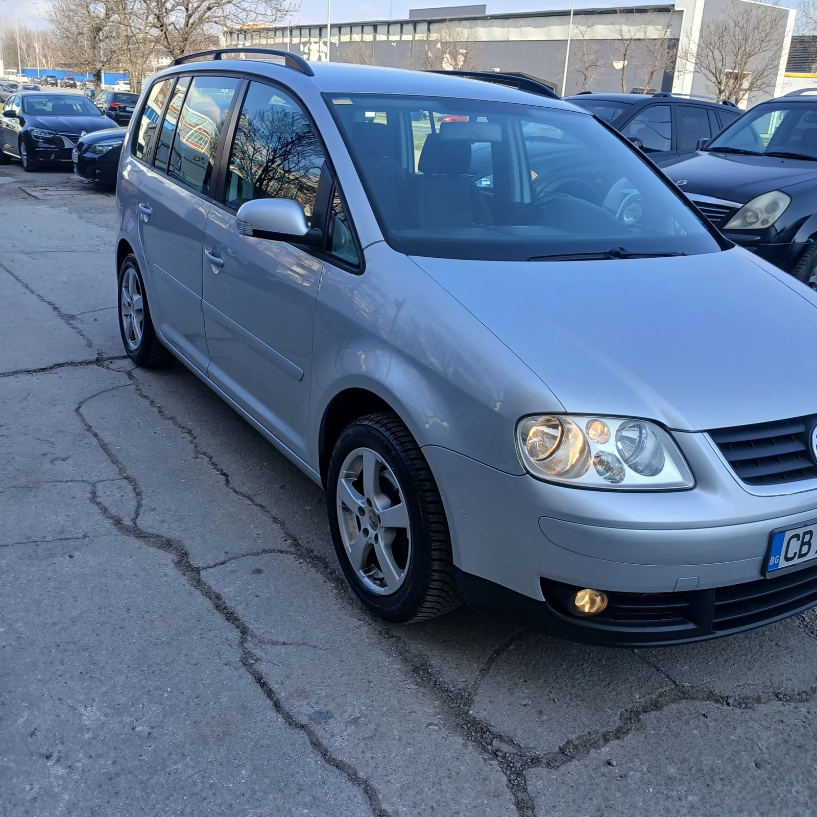 VW Touran АВТОМАТИК , снимка 9 - Автомобили и джипове - 53861462