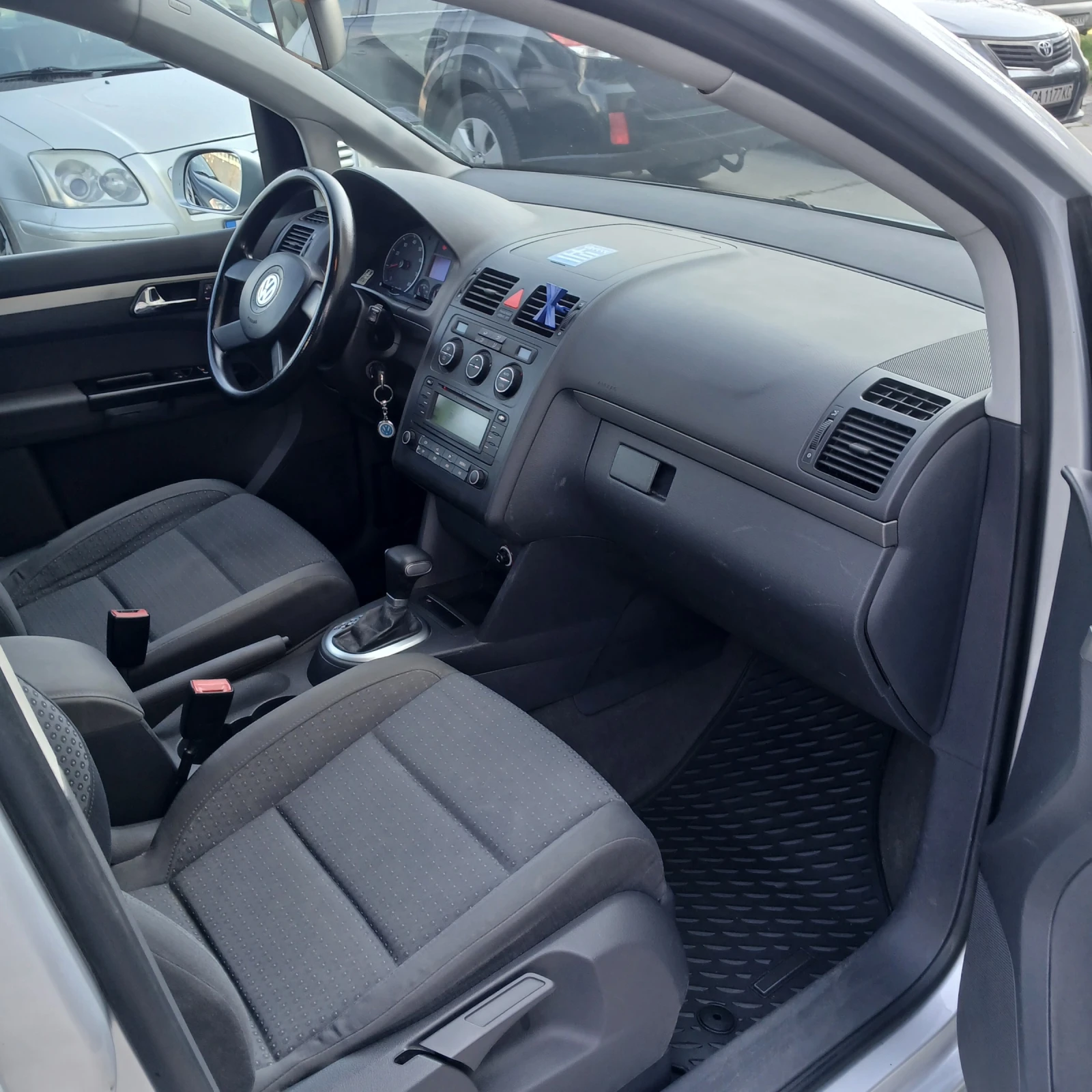 VW Touran АВТОМАТИК , снимка 11 - Автомобили и джипове - 53861462