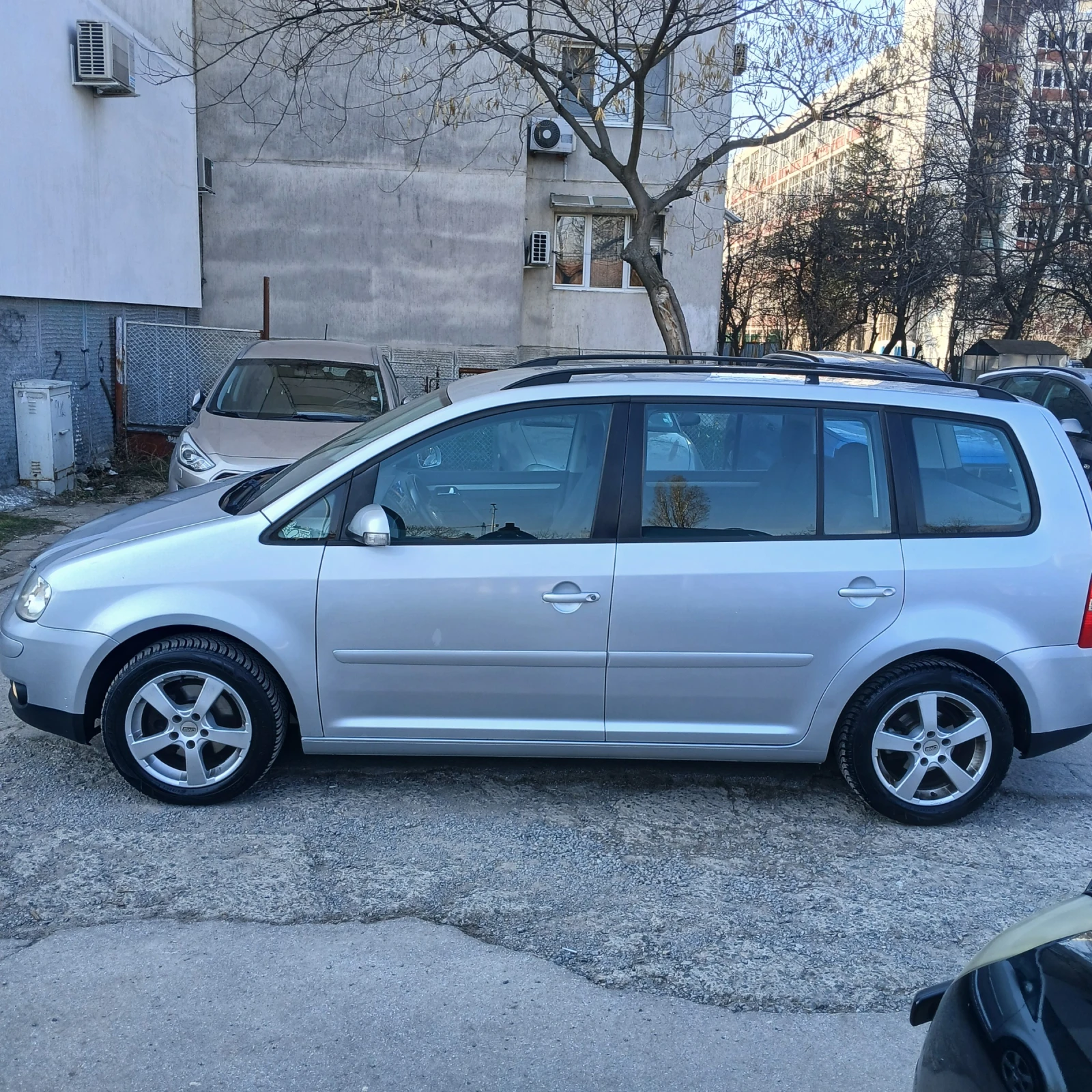 VW Touran АВТОМАТИК , снимка 7 - Автомобили и джипове - 53861462