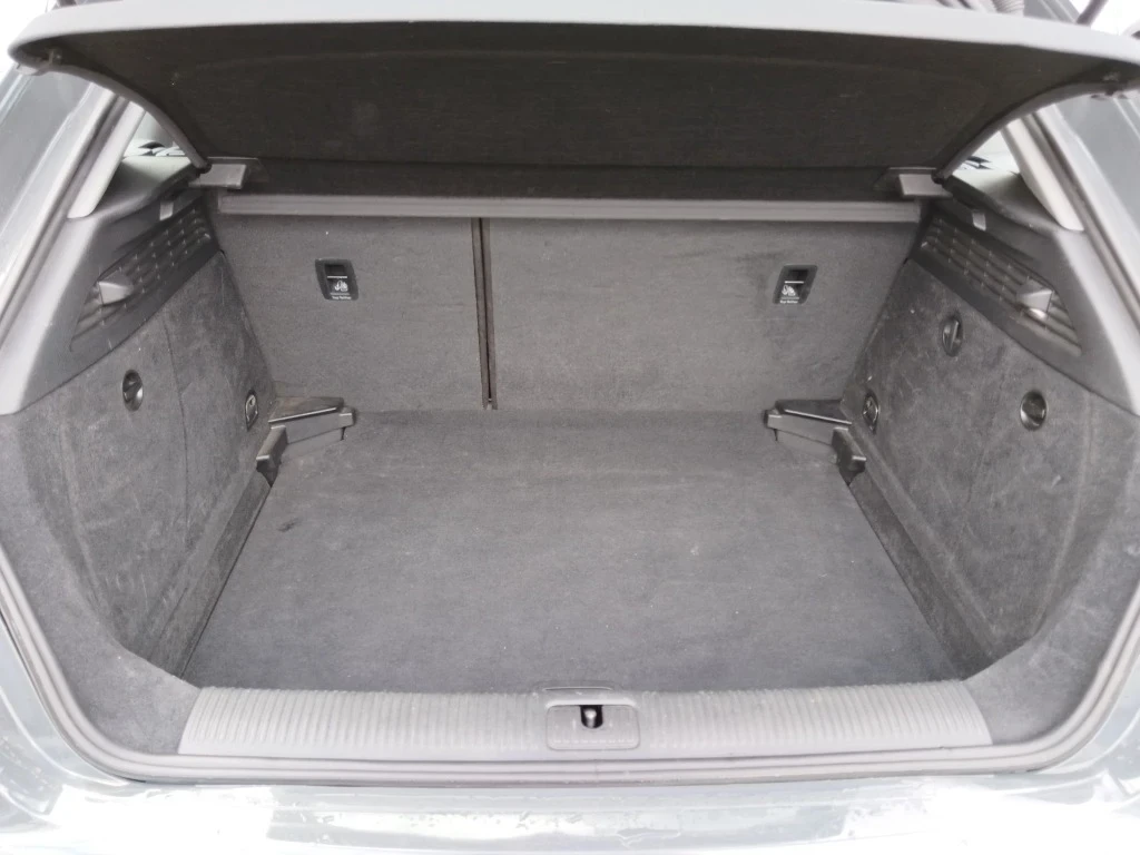 Audi A3 1.6TDI Sportback, снимка 6 - Автомобили и джипове - 53998853