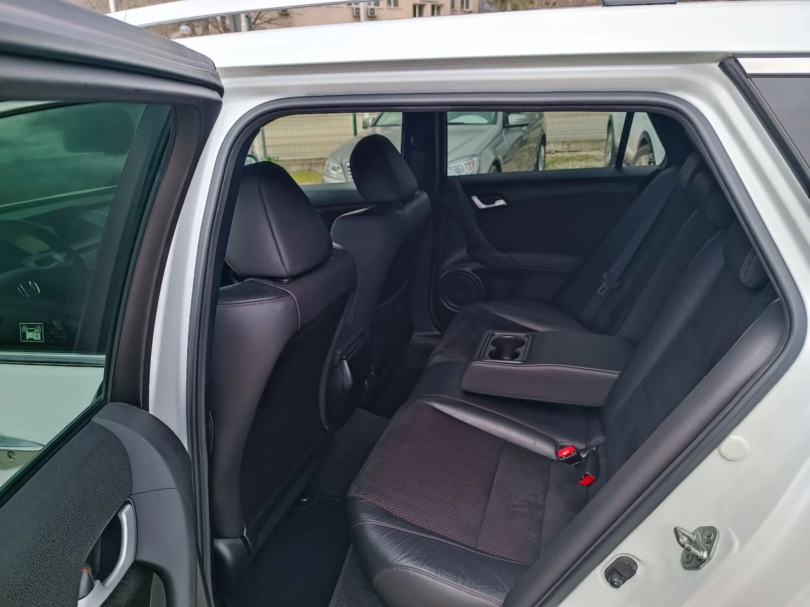 Honda Accord 2.2-180кс-ШВЕЙЦАРИЯ-РЪЧКА-6ск-FACELIFT-TypeS-NAVI, снимка 12 - Автомобили и джипове - 54000437