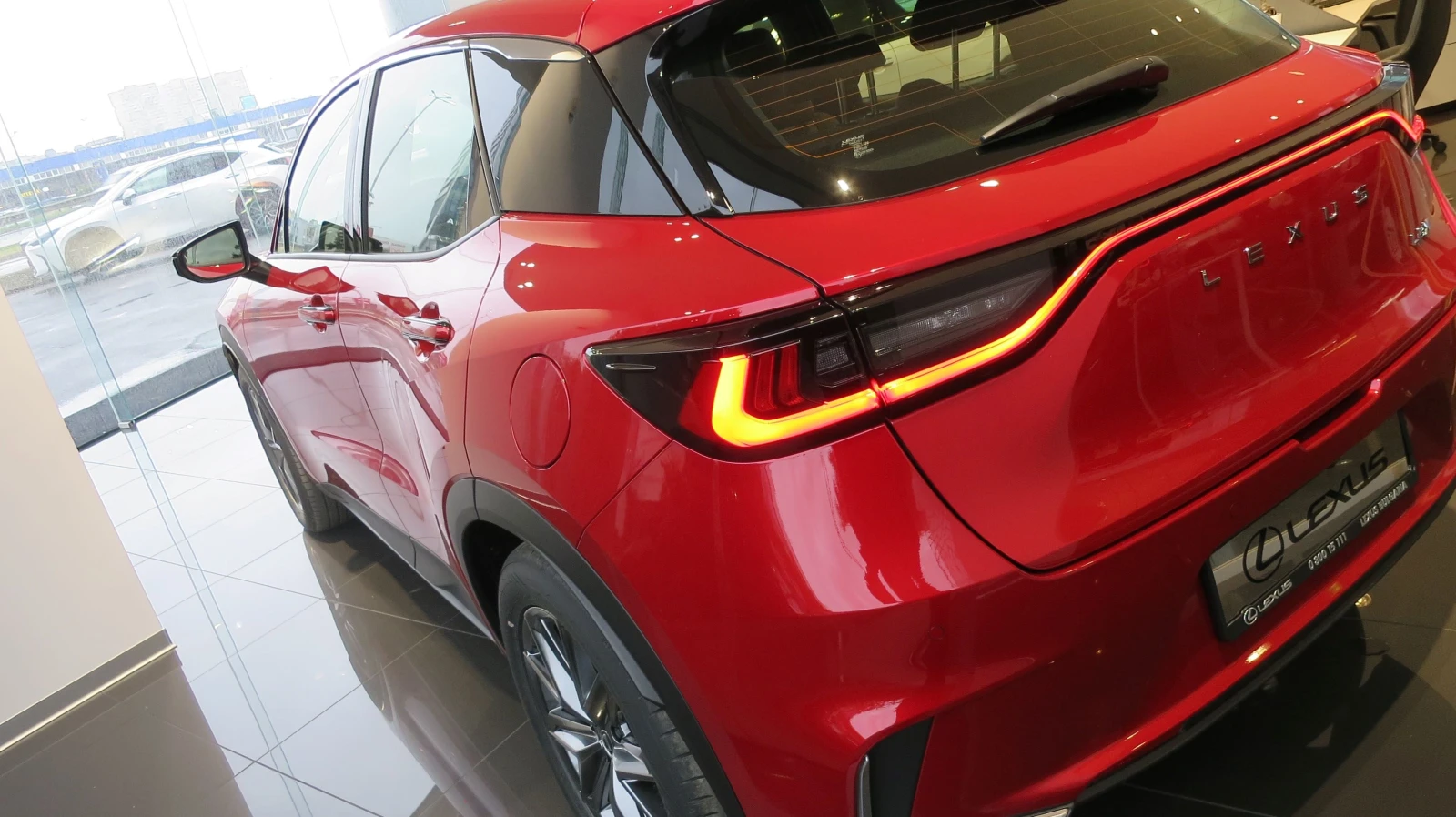 Lexus LBX 0км НОВ НАЛИЧЕН от 219 е/мес 10Г Гаранция, снимка 4 - Автомобили и джипове - 54067073