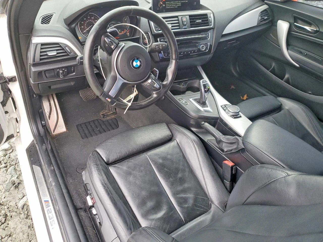 BMW 235 * M-Performance* КОЖА* ПОДГРЕВ* ШИБИДАХ* 8HP* , снимка 8 - Автомобили и джипове - 54082971