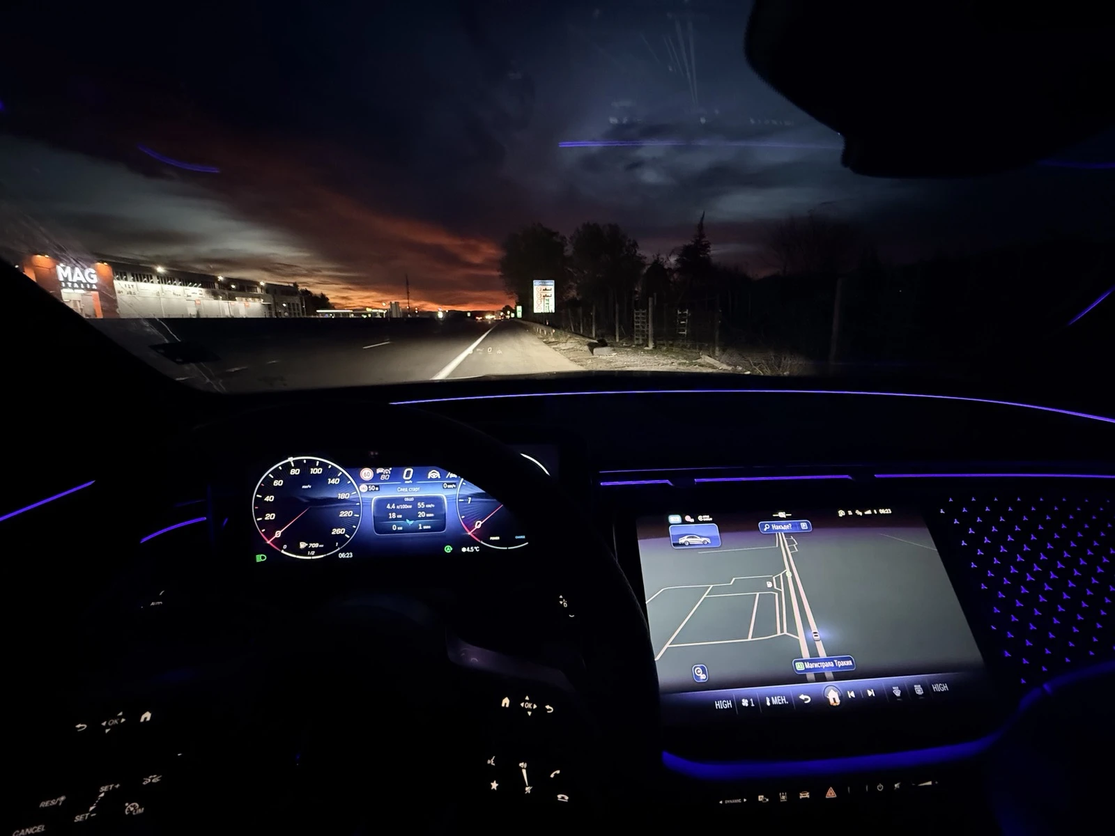 Mercedes-Benz E 220 AMG 4MATIC Оперативен лизинг, снимка 2 - Автомобили и джипове - 54153226