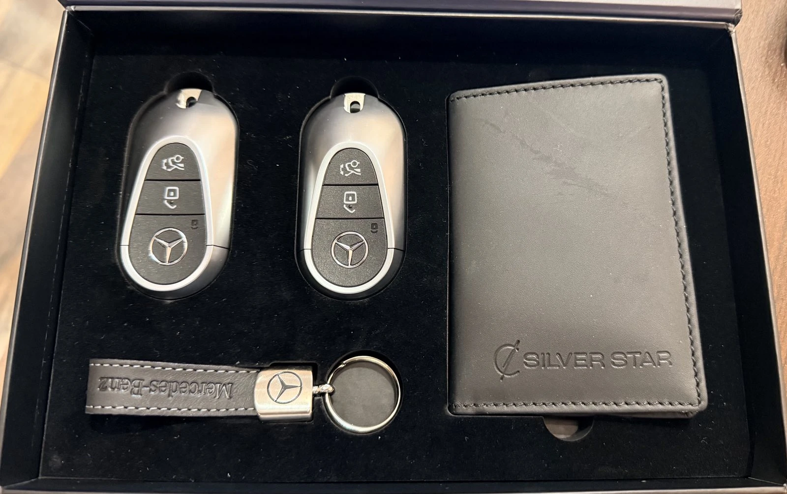 Mercedes-Benz E 220 AMG 4MATIC Оперативен лизинг, снимка 3 - Автомобили и джипове - 54153226