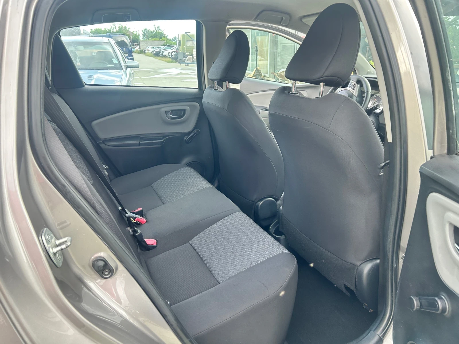 Toyota Yaris 1.4d, снимка 12 - Автомобили и джипове - 54528241