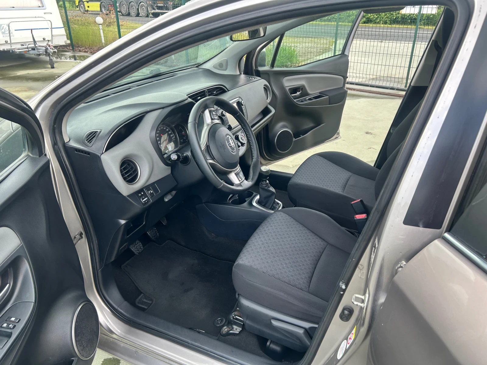 Toyota Yaris 1.4d, снимка 11 - Автомобили и джипове - 54528241