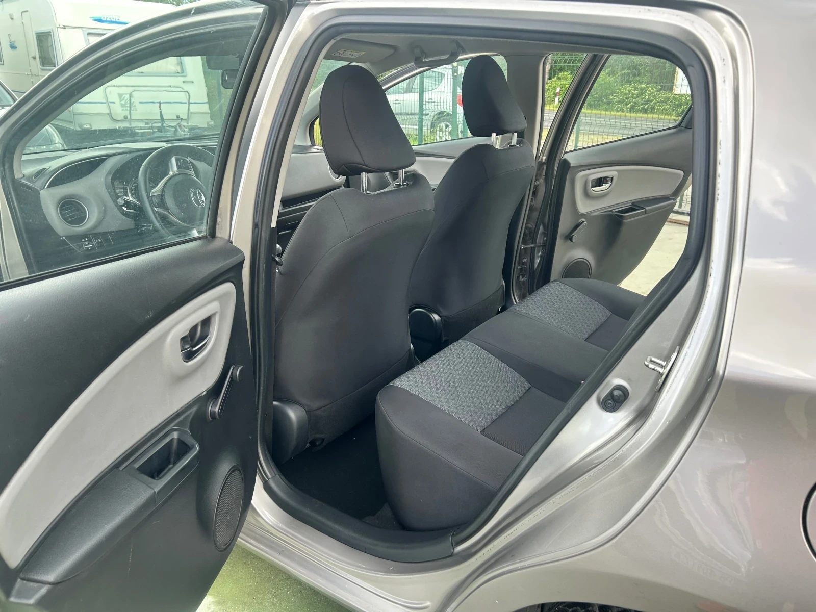 Toyota Yaris 1.4d, снимка 14 - Автомобили и джипове - 54528241