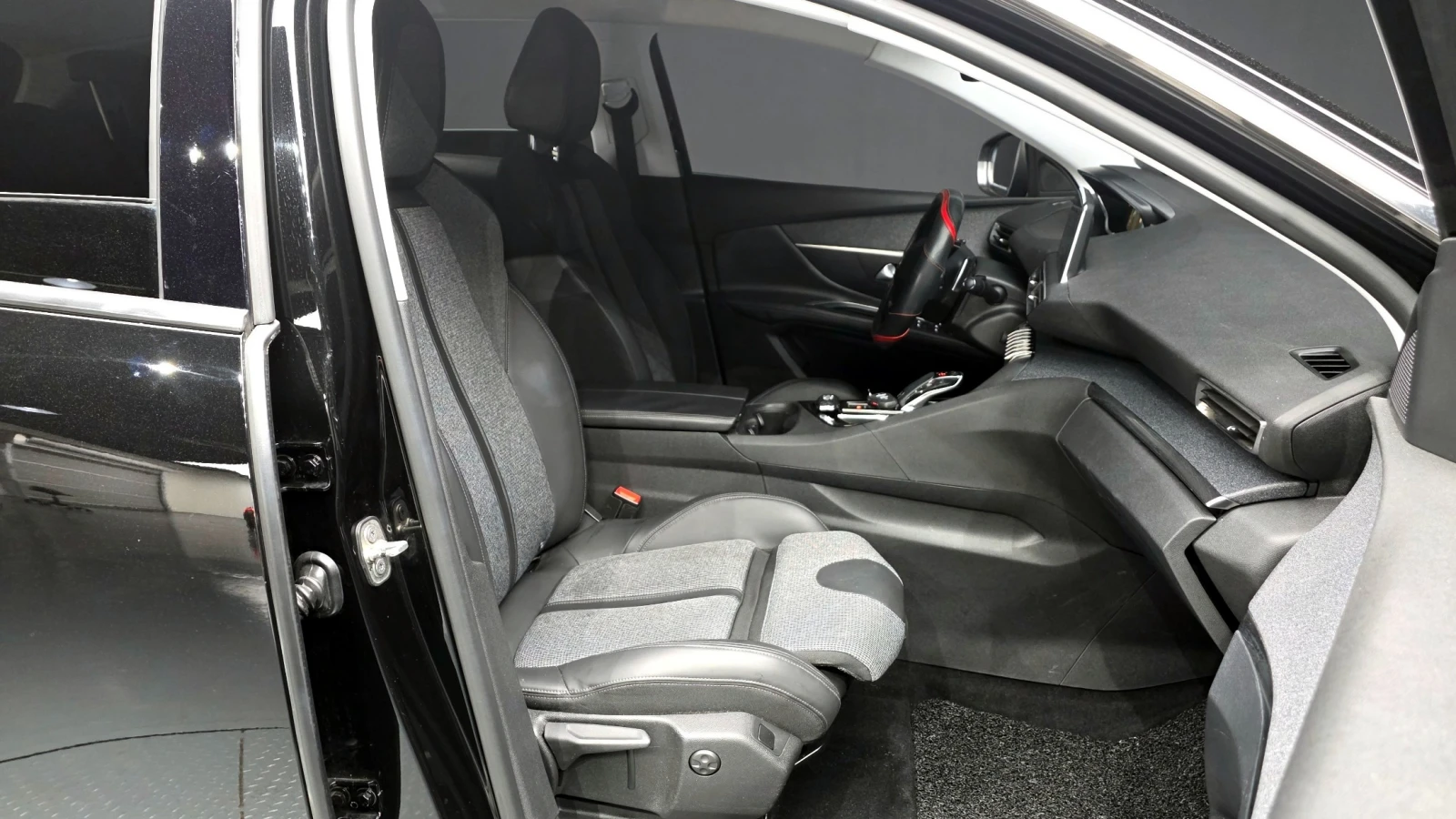 Peugeot 3008 1.6 BlueHDi Allure| LED Фарове| Memory| Cruise con, снимка 13 - Автомобили и джипове - 55153552