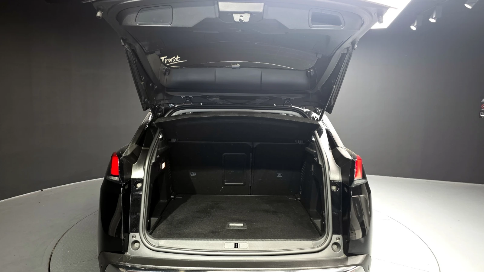 Peugeot 3008 1.6 BlueHDi Allure| LED Фарове| Memory| Cruise con, снимка 17 - Автомобили и джипове - 55153552