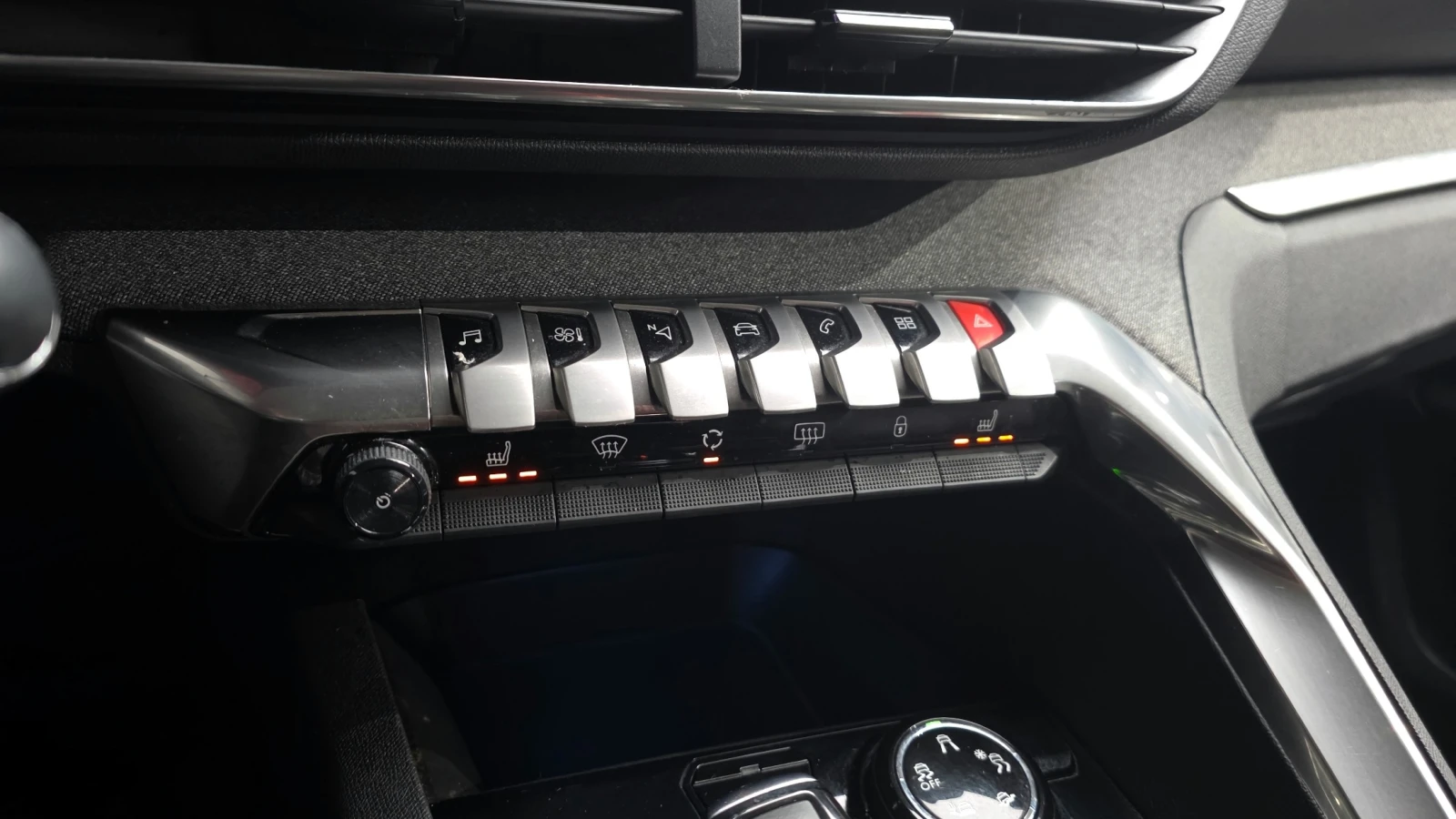 Peugeot 3008 1.6 BlueHDi Allure| LED Фарове| Memory| Cruise con, снимка 10 - Автомобили и джипове - 55153552