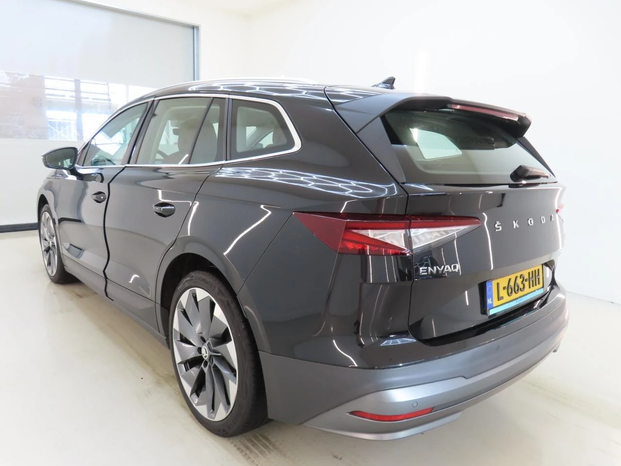 Skoda Enyaq 80, снимка 3 - Автомобили и джипове - 55559427