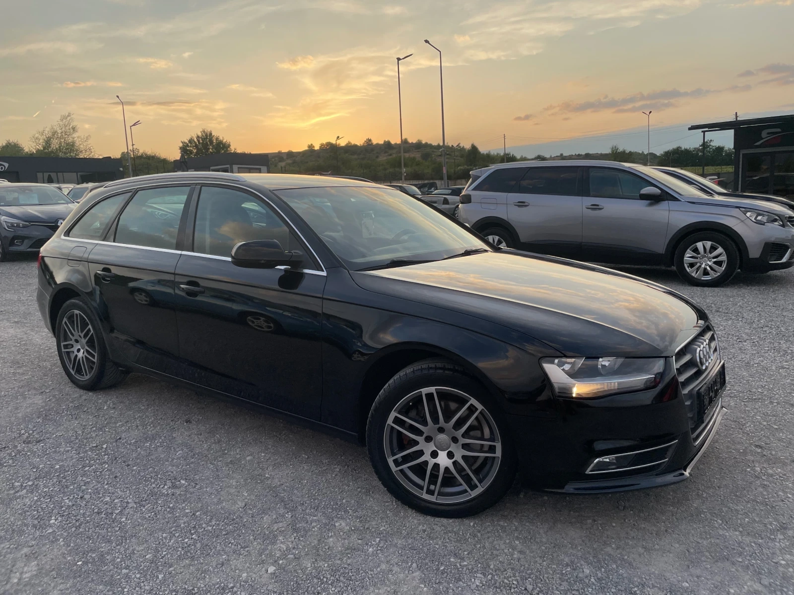 Audi A4 2.0TDI FACELIFT NAVI, снимка 3 - Автомобили и джипове - 55657824