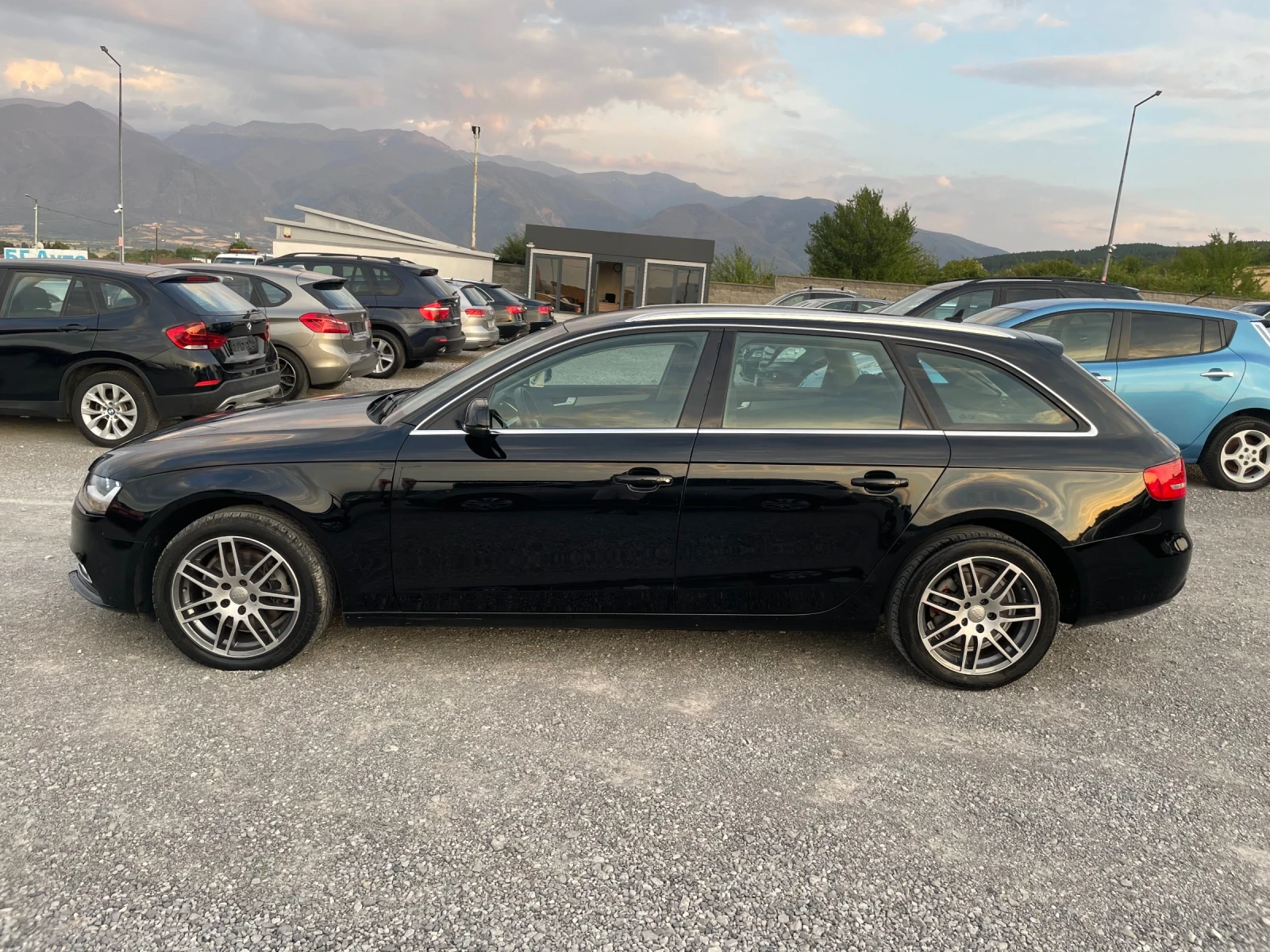 Audi A4 2.0TDI FACELIFT NAVI, снимка 4 - Автомобили и джипове - 55657824