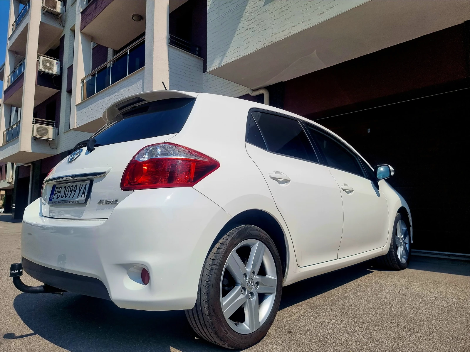 Toyota Auris * 1.6* 132PS* Multimedia* Xenon* , снимка 6 - Автомобили и джипове - 55786311
