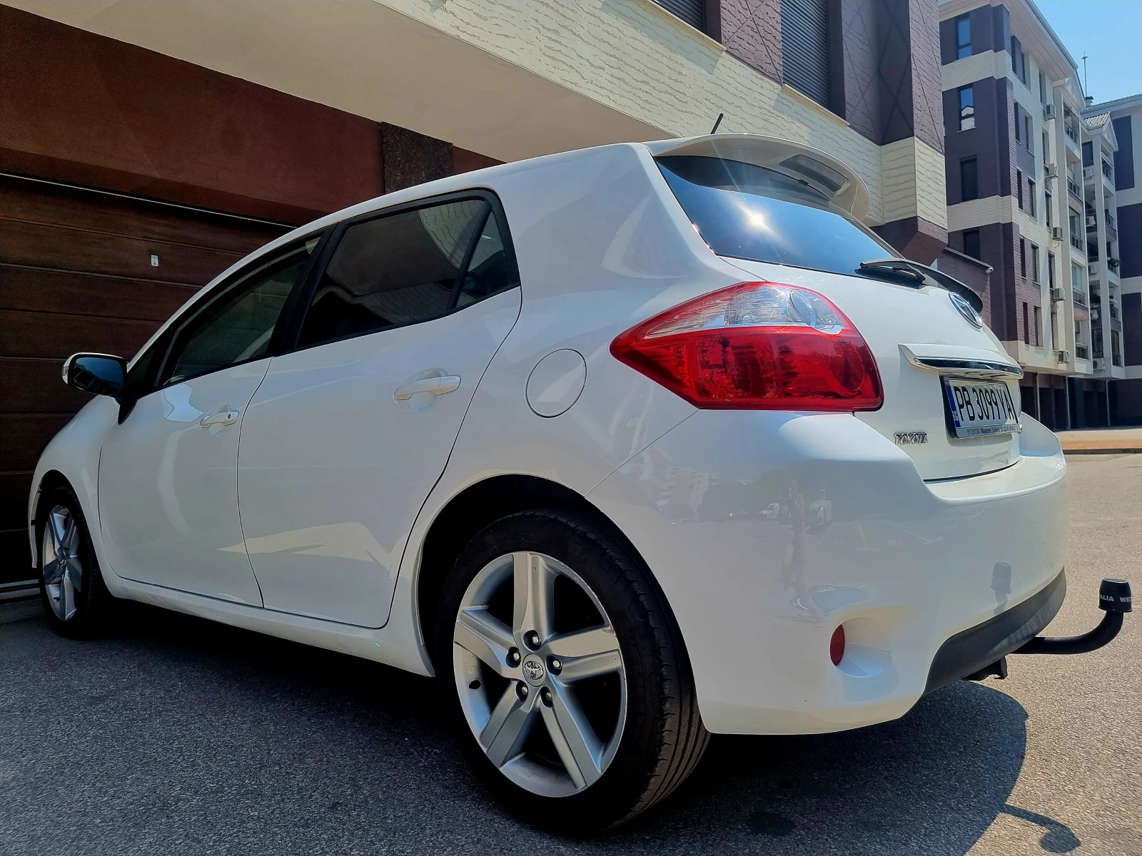 Toyota Auris * 1.6* 132PS* Multimedia* Xenon* , снимка 8 - Автомобили и джипове - 55786311