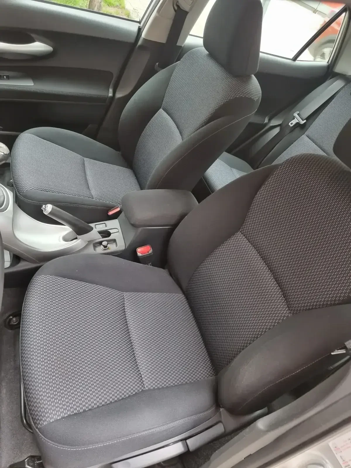 Toyota Auris * 1.6* 132PS* Multimedia* Xenon* , снимка 9 - Автомобили и джипове - 55786311