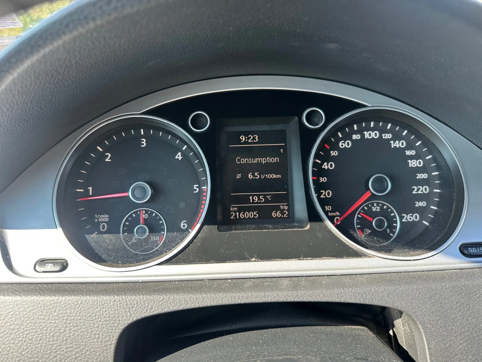 VW Passat 2.0 TDI, снимка 8 - Автомобили и джипове - 55852168
