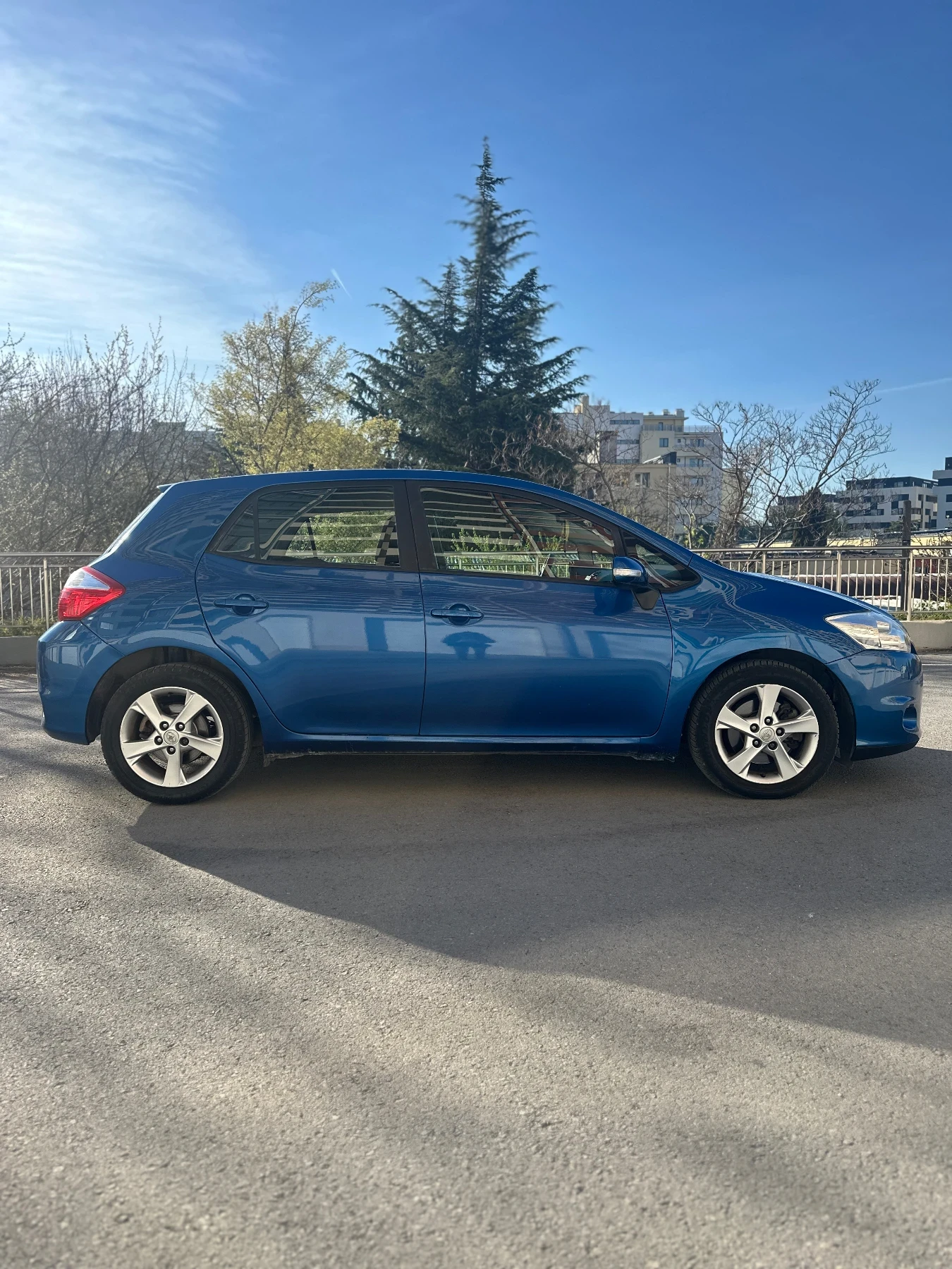 Toyota Auris 2.0 D-4D, снимка 3 - Автомобили и джипове - 56538176
