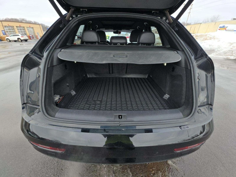 Audi Q3 2.0T Premium * ФИКСИРАНА ЦЕНА* , снимка 10 - Автомобили и джипове - 53090272