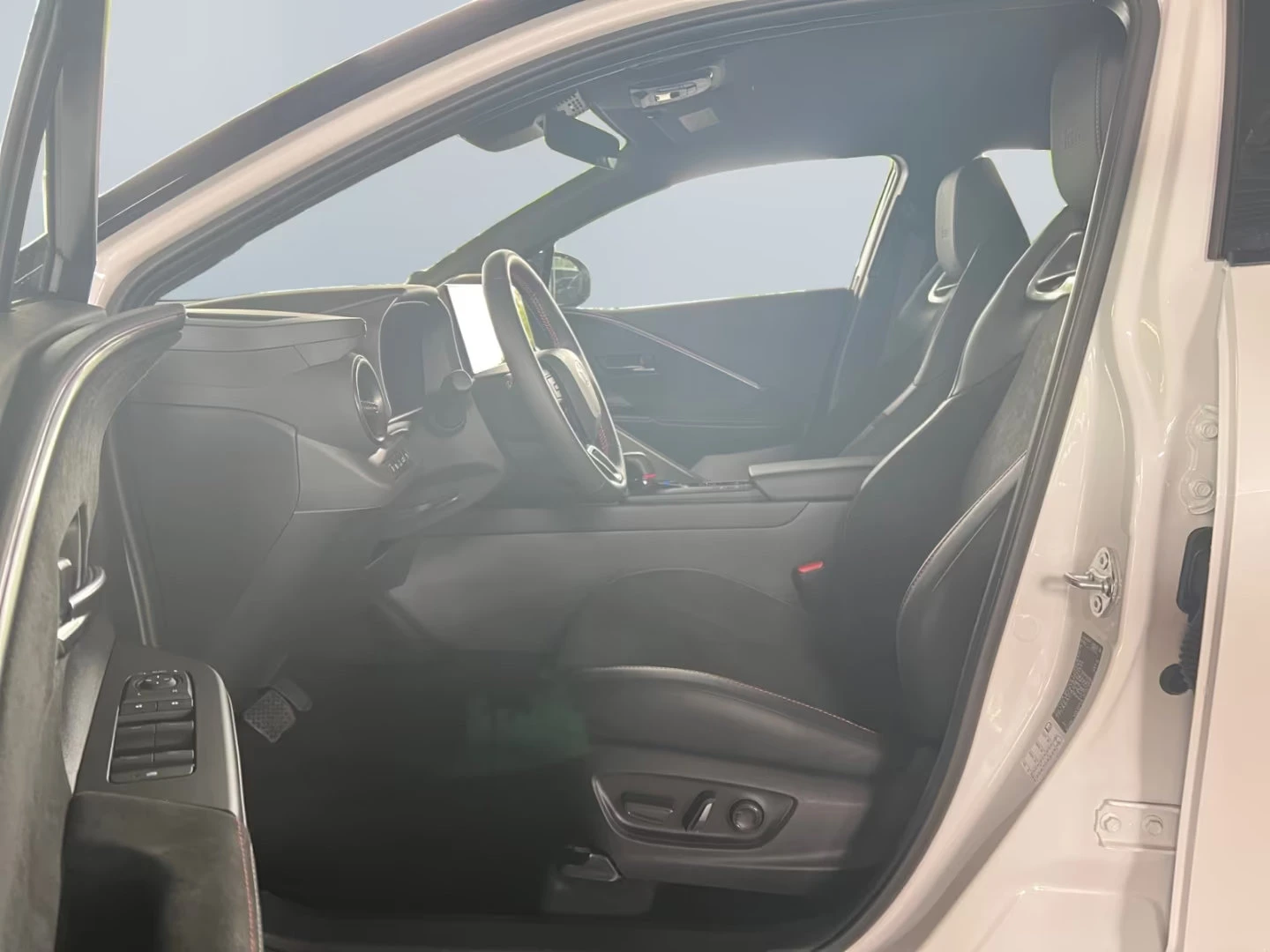 Toyota C-HR НОВ!/2.0/PHEV/GR-SPORT/223HP/MEMO/CRPLAY/AMBI/504f - изображение 7