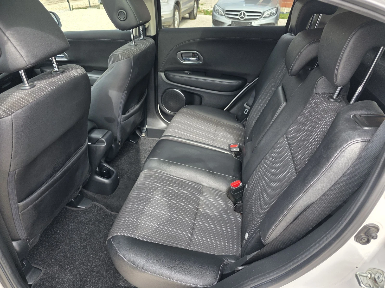 Honda Hr-v FULL SERVICE IN HONDA Навигация Камера Панорама , снимка 12 - Автомобили и джипове - 53575643