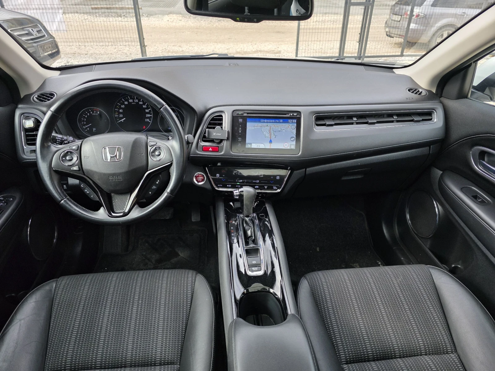 Honda Hr-v FULL SERVICE IN HONDA Навигация Камера Панорама , снимка 8 - Автомобили и джипове - 53575643