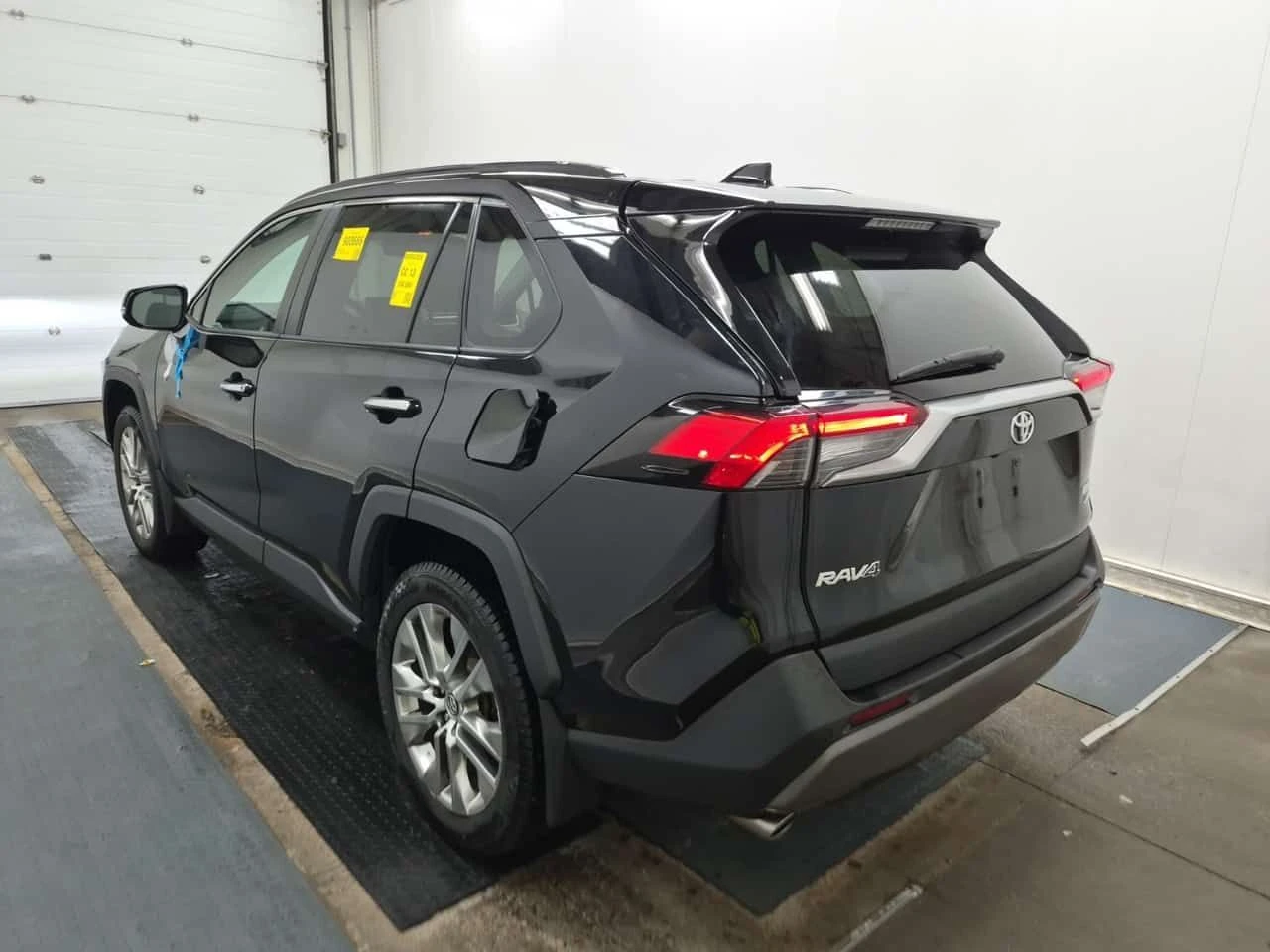 Toyota Rav4 * Limited * АВТОКРЕДИТ БЕЗ ПЪРВОНАЧАЛНА ВНОСКА* , снимка 2 - Автомобили и джипове - 55581609