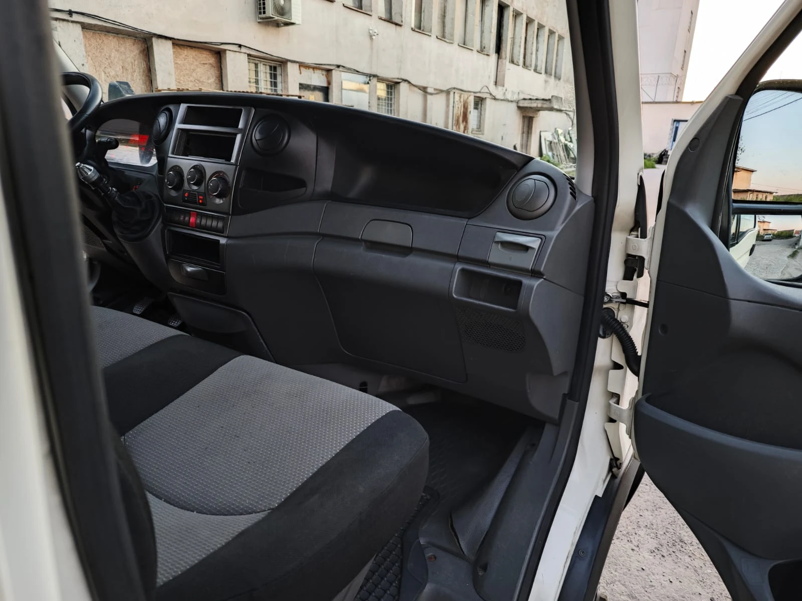 Iveco Daily 35C15, снимка 11 - Бусове и автобуси - 55730616